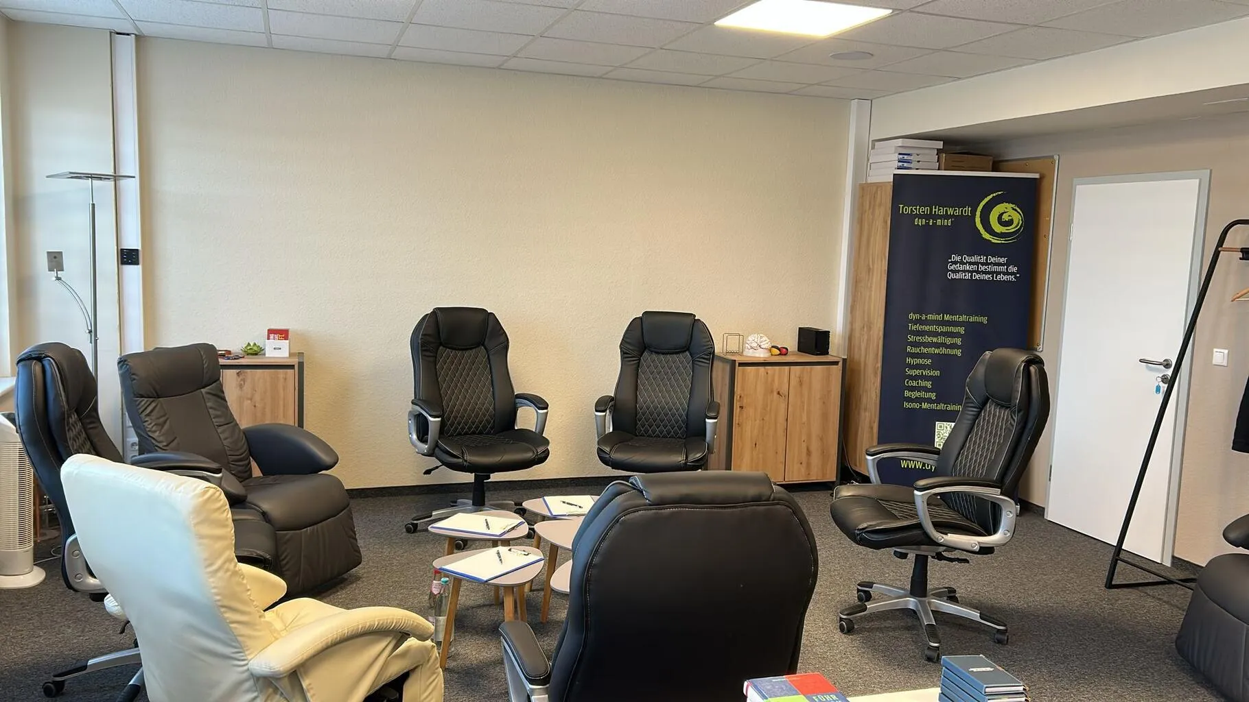 Atelier in Fürstenwalde – Praxisraum mit Sesseln für FOKUS-Gruppen